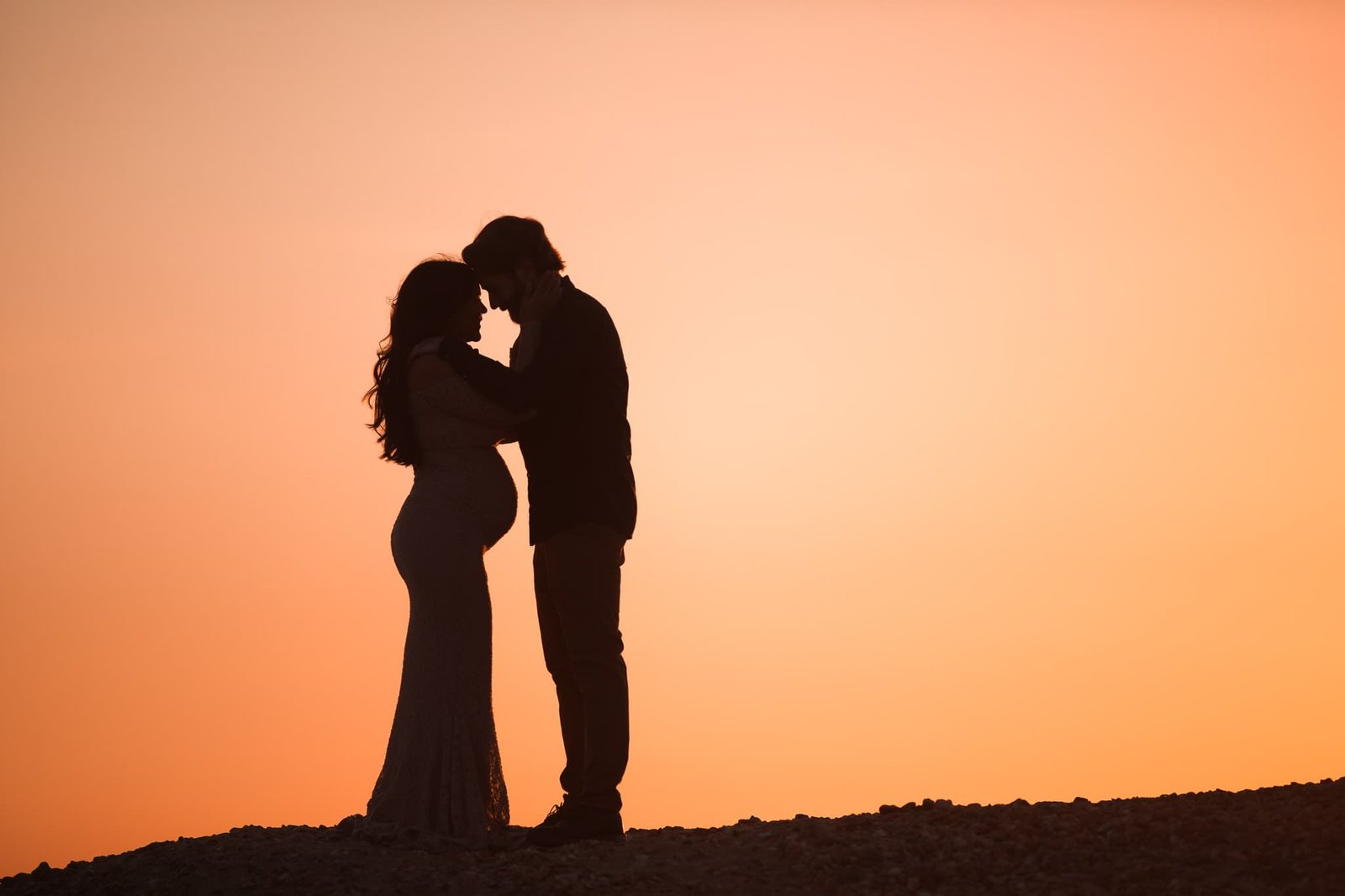 Maternity photoshoot elegant pose at sunset